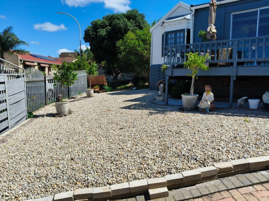 3 Bedroom Property for Sale in Wavecrest Eastern Cape